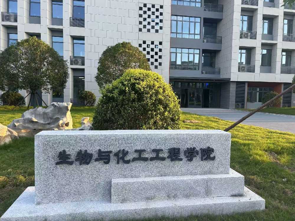 塔城扬州职业大学体育场高杆灯项目